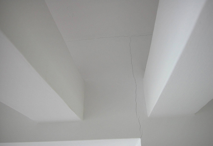 裝修完吊頂為什么容易開裂？吊頂開裂后如何處理
