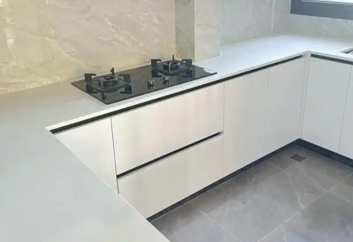 裝修選廚房臺面犯難？這些材質(zhì)科普幫你避坑